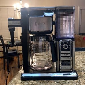 Ninja Specialty coffee maker- with frother!